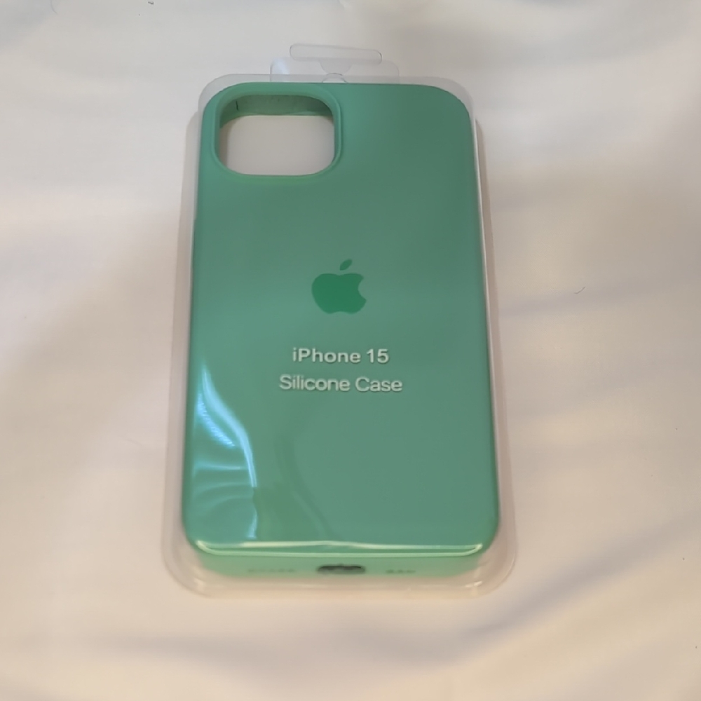 Apple iPhone 15 Silicone Cover - Mint